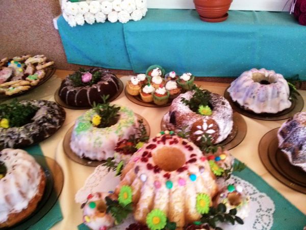 Wielkanocne pieczenie ciast w ŚDS w Chełmży