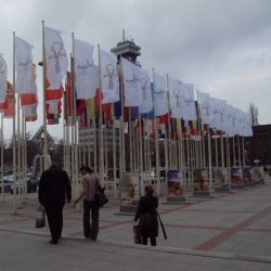 Przed siedzibą targów ITB Berlin 2012