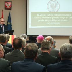 2016-05-24 XVIII Uroczysta Sesja Rady Powiatu_medale (10)