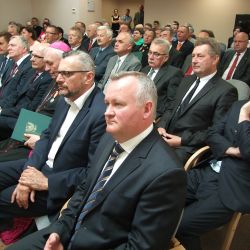 2016-05-24 XVIII Uroczysta Sesja Rady Powiatu_medale (19)