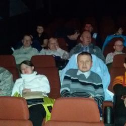 Podopieczni ŚDS w Chełmży w kinie w Toruniu