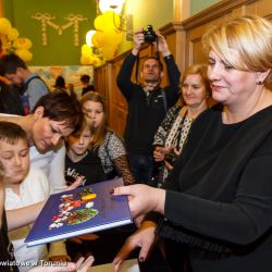 "Bajki i legendy powiatu toruńskiego" - premiera - egzemplarze autorskie dla współautorów