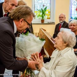 100 urodziny p. Wandy Ruczyńskiej - mieszkanki DPS w Wielkiej Nieszawce