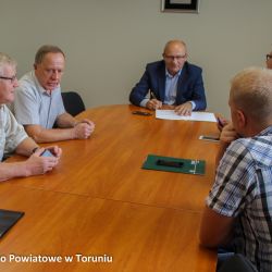 Podpisanie umowy na remont drogi Turzno-Gronowo