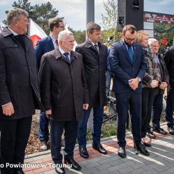 Uroczystość odsłonięcia obelisku upamiętniającego ofiary obozu na Glinkach