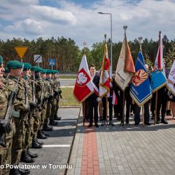 Uroczystość odsłonięcia obelisku upamiętniającego ofiary obozu na Glinkach