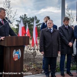 Uroczystość odsłonięcia obelisku upamiętniającego ofiary obozu na Glinkach