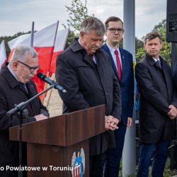 Uroczystość odsłonięcia obelisku upamiętniającego ofiary obozu na Glinkach