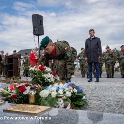 Uroczystość odsłonięcia obelisku upamiętniającego ofiary obozu na Glinkach