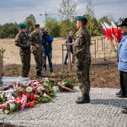 Uroczystość odsłonięcia obelisku upamiętniającego ofiary obozu na Glinkach