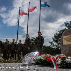 Uroczystość odsłonięcia obelisku upamiętniającego ofiary obozu na Glinkach