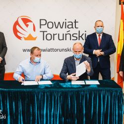 2020-12-15 Podpisanie umowy na podpisanie budowy drogi rowerowaj Lubicz-Rogówko_ (6)