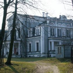 Pałac w Pluskowęsach5