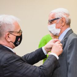 2021-05-27 Wręczenie odznak honorowych za zasługi dla powiatua toruńskiego (19)