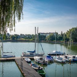 Chełmża_Jezioro Chełmżyńskie łódki na przystani