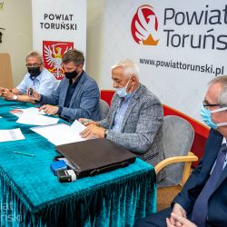 2021 07 23 Podpisanie umowy na budowę hali na maszyny rolnicze w ZS CKU w Gronowie (7)