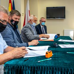 2021 07 23 Podpisanie umowy na budowę hali na maszyny rolnicze w ZS CKU w Gronowie (10)
