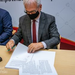 2021-08-05 Podpisanie umowy na budowę hali sportowej w Gronowie (39)