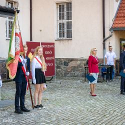 2021 09 01 Rozpoczęcie roku szkolnego ZSP w Chełmży_gratulacje dla nowej dyrektor (18)