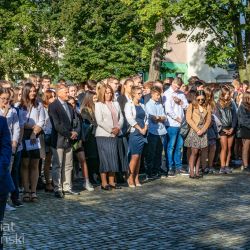 2021 09 01 Rozpoczęcie roku szkolnego ZSP w Chełmży_gratulacje dla nowej dyrektor (22)