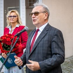 2021 09 01 Rozpoczęcie roku szkolnego ZSP w Chełmży_gratulacje dla nowej dyrektor (29)