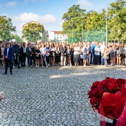 2021 09 01 Rozpoczęcie roku szkolnego ZSP w Chełmży_gratulacje dla nowej dyrektor (33)