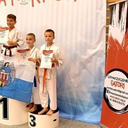 Zawodnicy AKT Budo z Obrowa z medalami (2)
