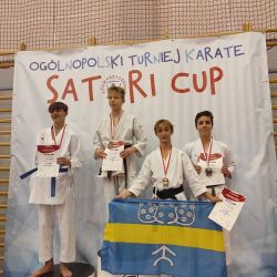 Zawodnicy AKT Budo z Obrowa z medalami (10)