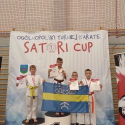 Zawodnicy AKT Budo z Obrowa z medalami (19)