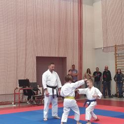 Zawodnicy AKT Budo z Obrowa z medalami (21)