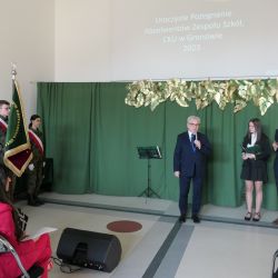 2023-04-28-pozegnanie-maturzystow-w-gronowie (2)