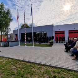 2023-09-03-zlozenie-kwiatow-pod-obeliskiem-w-zlotorii (2)