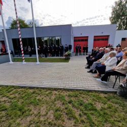 2023-09-03-zlozenie-kwiatow-pod-obeliskiem-w-zlotorii (3)