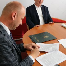 2023-09-05 Podpisanie umowy na drogę powiatową Dąbrowa Chełmińska - Cichoradz (1)