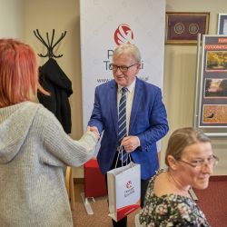 Starosta Toruński dziękuje za pomoc jurorce Magdzie Majewskiej