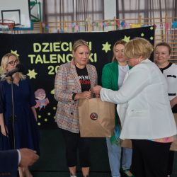 Wręczenie uponików dla szkół