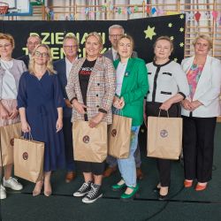 Wspólne zdjęcie z przedstawicielami zaangażowanych szkół