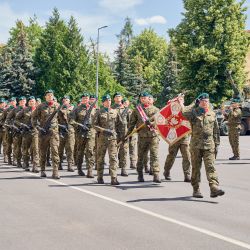 pochód oddziału wojska