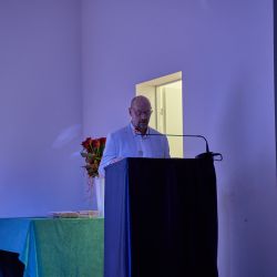 dyrektor szkoły przemawia