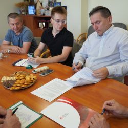 2024-08-19 Podpisanie umowy na remont DPS Dobrzejewice (18)