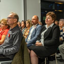 2024-11-11 Widowisko patriotyczne Osieckiej Grupy Teatralnej_ŚDS w Osieku nad Wisłą (8)