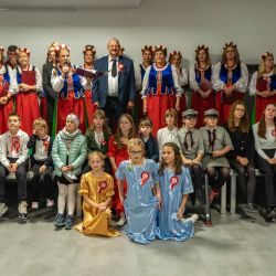 2024-11-11 Widowisko patriotyczne Osieckiej Grupy Teatralnej_ŚDS w Osieku nad Wisłą (30)