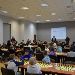 na zdjęciu widzimy uczestników turnieju szachowego