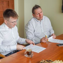 2025-04-30 Podpisanie umowy na remont ZS im. UE w Chełmży (3)