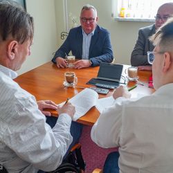 2025-04-30 Podpisanie umowy na remont ZS im. UE w Chełmży (5)