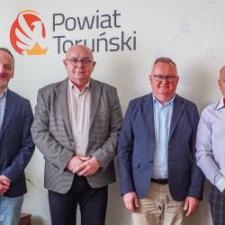 2025-04-30 Podpisanie umowy remont Starostwa (8)