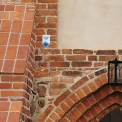 Kruchta Kościoła w Rogowie wraz z tabliczką