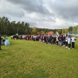 zdjęcie przedstawia zawodników uczestniczących w zawodach sportowych
