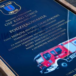 2025-11-15 Przekazanie samochodu gaśniczego OSP Lubicz Dln._medale za zasługi dla Powiatu Toruńskiego (3)