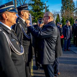 2025-11-15 Przekazanie samochodu gaśniczego OSP Lubicz Dln._medale za zasługi dla Powiatu Toruńskiego (42)